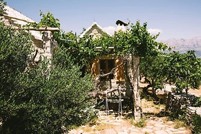 Lovely Cottage With sea Views in Selca, Croatia