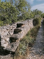 Lovely Cottage With sea Views in Selca, Croatia