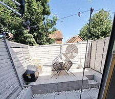 Entire Apartment With sun Filled Private Garden