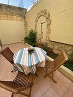 Ground Floor Maisonette In Birzebbugia