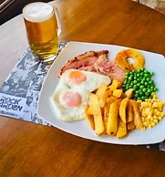 Room in Studio - Rustic and Spacious Studio by the Beach