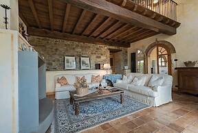 Villa Santella an Amazing Retreat Between Florence and Siena