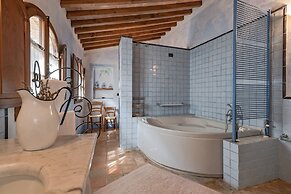 Villa Santella an Amazing Retreat Between Florence and Siena