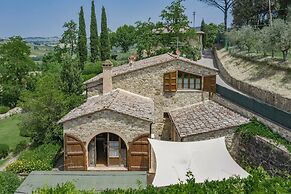 Villa Santella an Amazing Retreat Between Florence and Siena