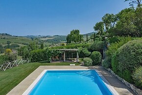 Villa Santella an Amazing Retreat Between Florence and Siena