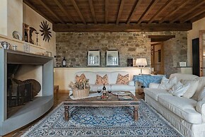 Villa Santella an Amazing Retreat Between Florence and Siena