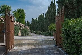 Villa Santella an Amazing Retreat Between Florence and Siena