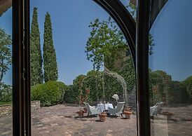Villa Santella an Amazing Retreat Between Florence and Siena