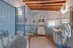 Villa Santella an Amazing Retreat Between Florence and Siena