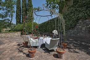 Villa Santella an Amazing Retreat Between Florence and Siena
