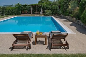 Villa Santella an Amazing Retreat Between Florence and Siena