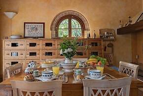 Villa Santella an Amazing Retreat Between Florence and Siena