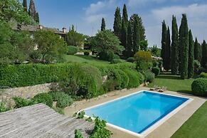 Villa Santella an Amazing Retreat Between Florence and Siena
