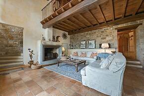 Villa Santella an Amazing Retreat Between Florence and Siena