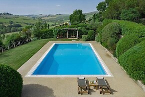 Villa Santella an Amazing Retreat Between Florence and Siena