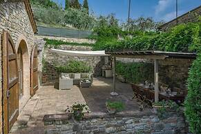 Villa Santella an Amazing Retreat Between Florence and Siena