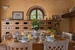 Villa Santella an Amazing Retreat Between Florence and Siena