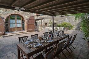 Villa Santella an Amazing Retreat Between Florence and Siena