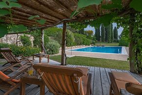 Villa Santella an Amazing Retreat Between Florence and Siena