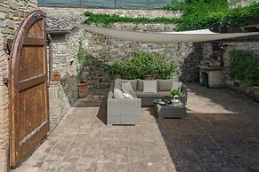 Villa Santella an Amazing Retreat Between Florence and Siena