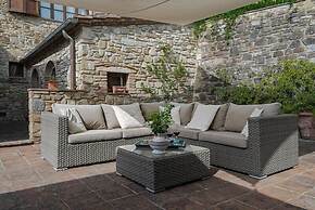 Villa Santella an Amazing Retreat Between Florence and Siena