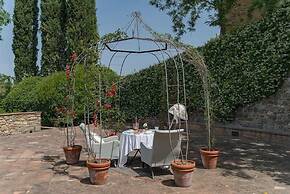 Villa Santella an Amazing Retreat Between Florence and Siena
