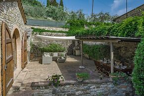 Villa Santella an Amazing Retreat Between Florence and Siena