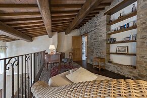 Villa Santella an Amazing Retreat Between Florence and Siena