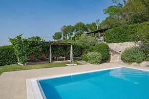 Villa Santella an Amazing Retreat Between Florence and Siena