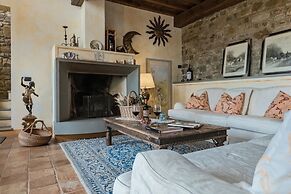 Villa Santella an Amazing Retreat Between Florence and Siena