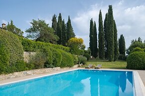 Villa Santella an Amazing Retreat Between Florence and Siena