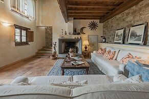 Villa Santella an Amazing Retreat Between Florence and Siena