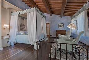 Villa Santella an Amazing Retreat Between Florence and Siena
