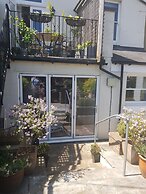 Lovely Large Garden Flat