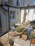 Lovely Large Garden Flat