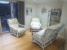 Lovely Large Garden Flat