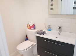 Lovely Large Garden Flat
