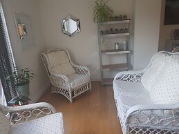 Lovely Large Garden Flat