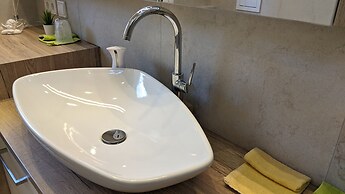 Vidora Apartments - Elegant Deco Loft With Balcony in Soprabolzano w R