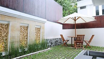 Villa Jogja Grand Bale with Private Pool by Simply Homy