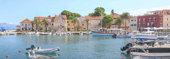 Nice 2-bedroom Private House, 50 m Beach, Sutivan