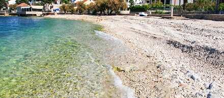 Nice 2-bedroom Private House, 50 m Beach, Sutivan