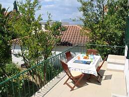 Nice 2-bedroom Private House, 50 m Beach, Sutivan