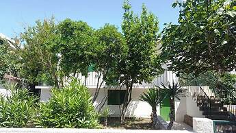 Nice 2-bedroom Private House, 50 m Beach, Sutivan