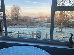 Cosy and Rural Lodge at Goldhill Glamping