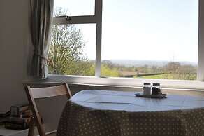 Cosy and Rural Lodge at Goldhill Glamping