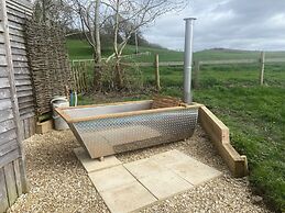 Cosy and Rural Lodge at Goldhill Glamping