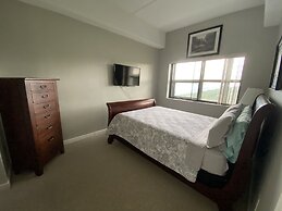 Romantic Getaway 2 Bedroom Condo by Redawning