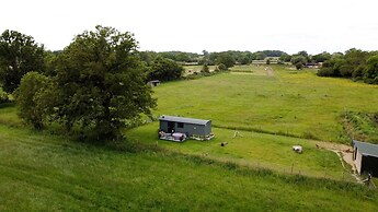 Charming Luxurious Rural Shepherds Hut