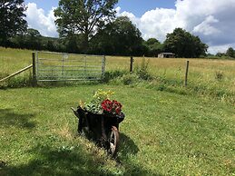 Charming Luxurious Rural Shepherds Hut